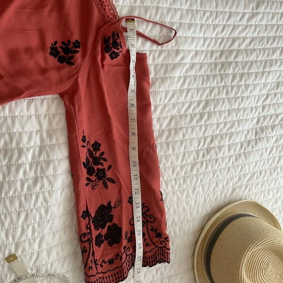 Cold shoulder embroidered blouse - Picture 3 of 9